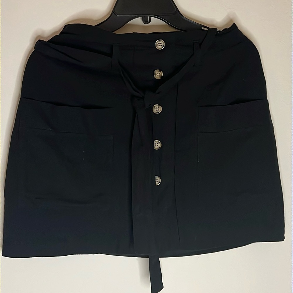 Hesperus black buttoned down elastic waist belted mini skirt Sz M
